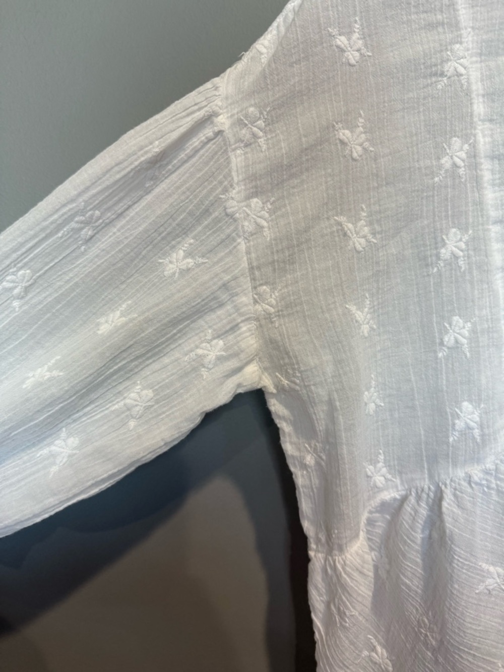 Sundance White Ruffled Embroidered Blouse Size Medium - Picture 4 of 7
